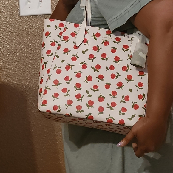 KATE SPADE FESTIVE ROSETTE TOTE - Picture 2 of 9